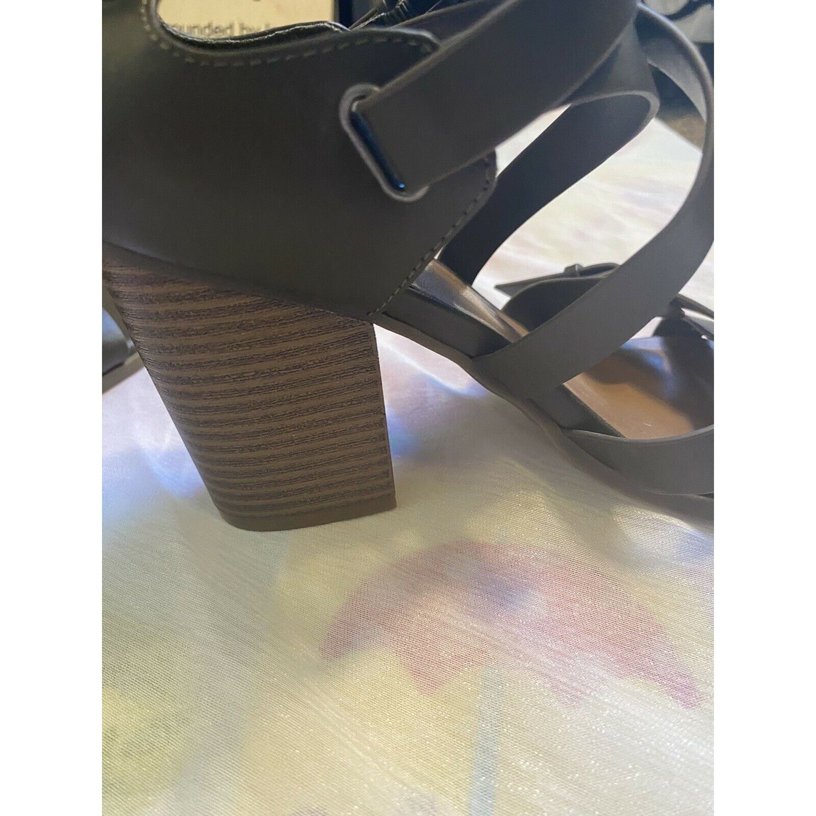 Indigo Indigo Rd Sandals Heel Olive Green Strappy Leather Open Toe Size US 6.5 / IT 36.5 - 9 Thumbnail