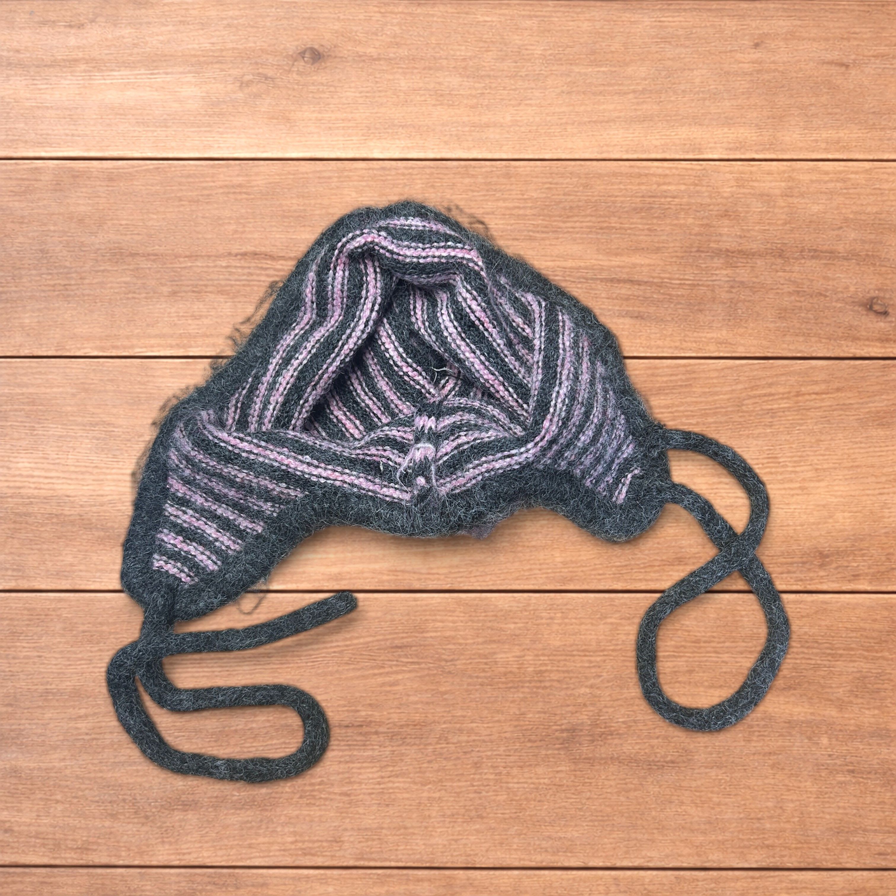 Japanese Brand Vintage style knitted ear flap bonnet in pink/grey stripes. Size ONE SIZE - 5 Thumbnail