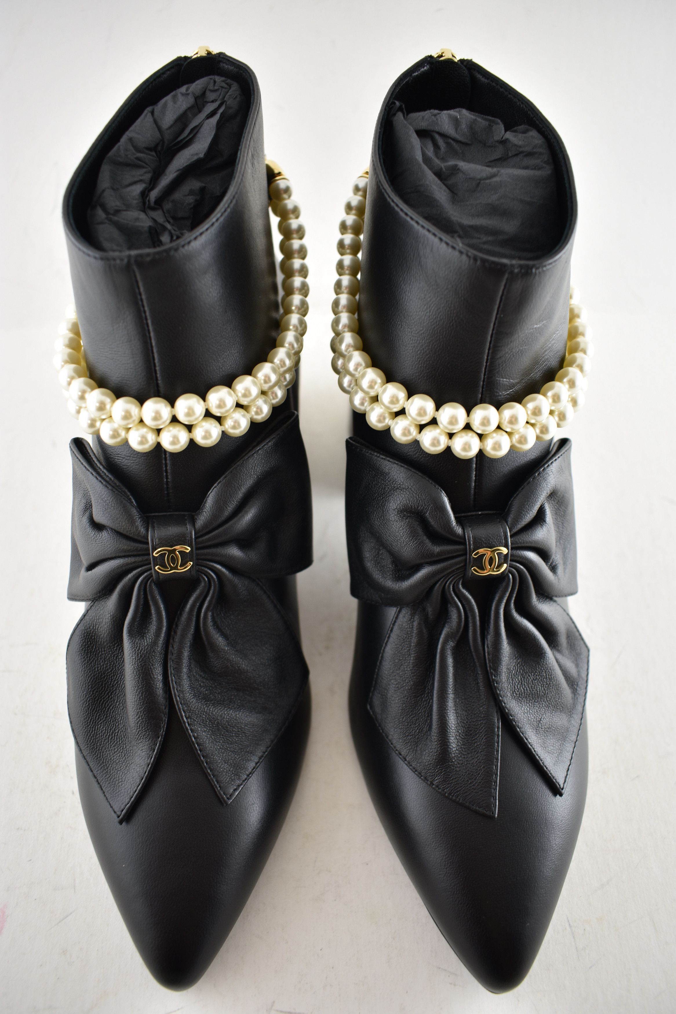 Chanel Chanel 24A Pearl CC Bow Pointed Short Ankle Heel Boots 38 Size US 8 / IT 38 - 13 Thumbnail