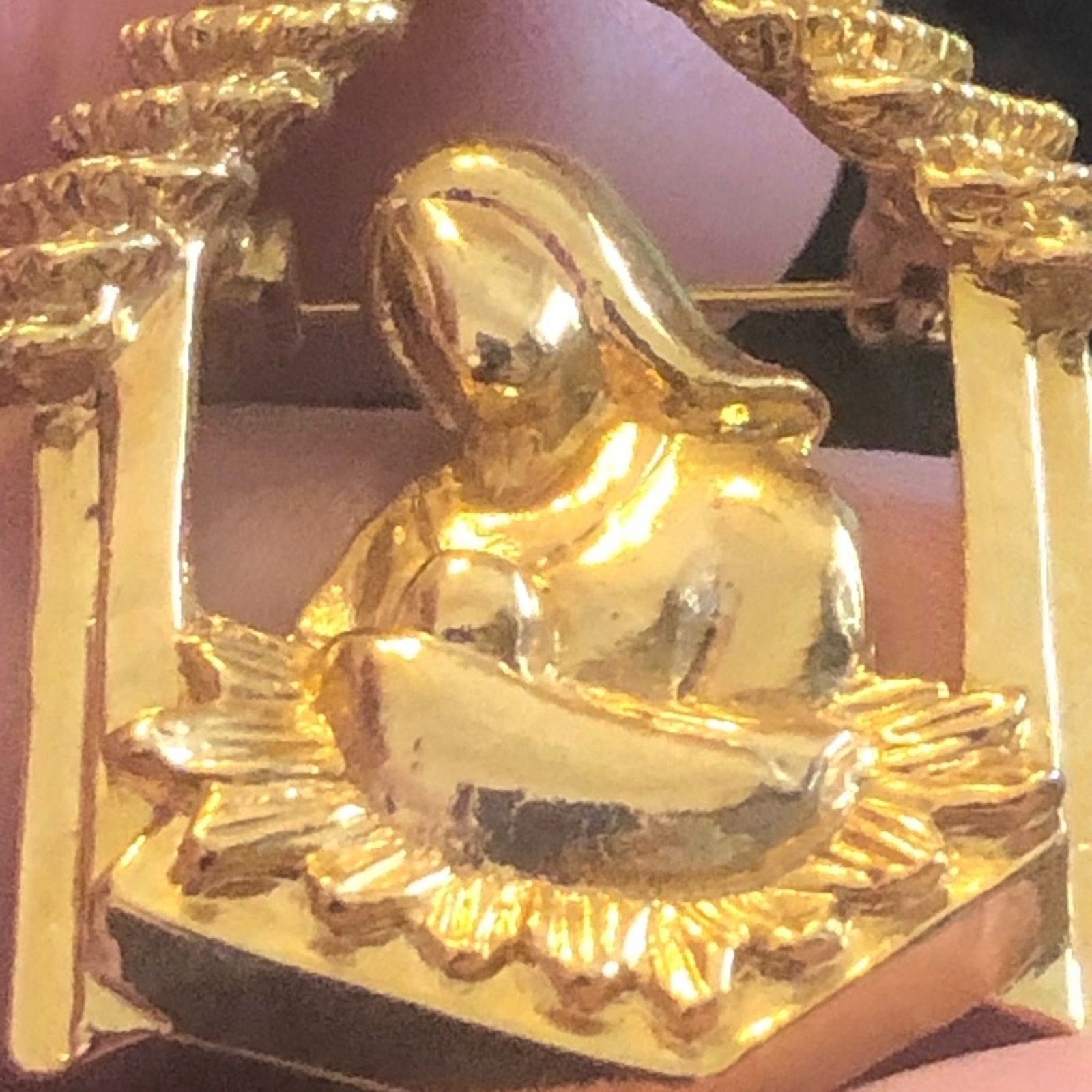 Vintage Vintage Mary with baby Jesus gold tone brooch pin Size ONE SIZE - 5 Thumbnail
