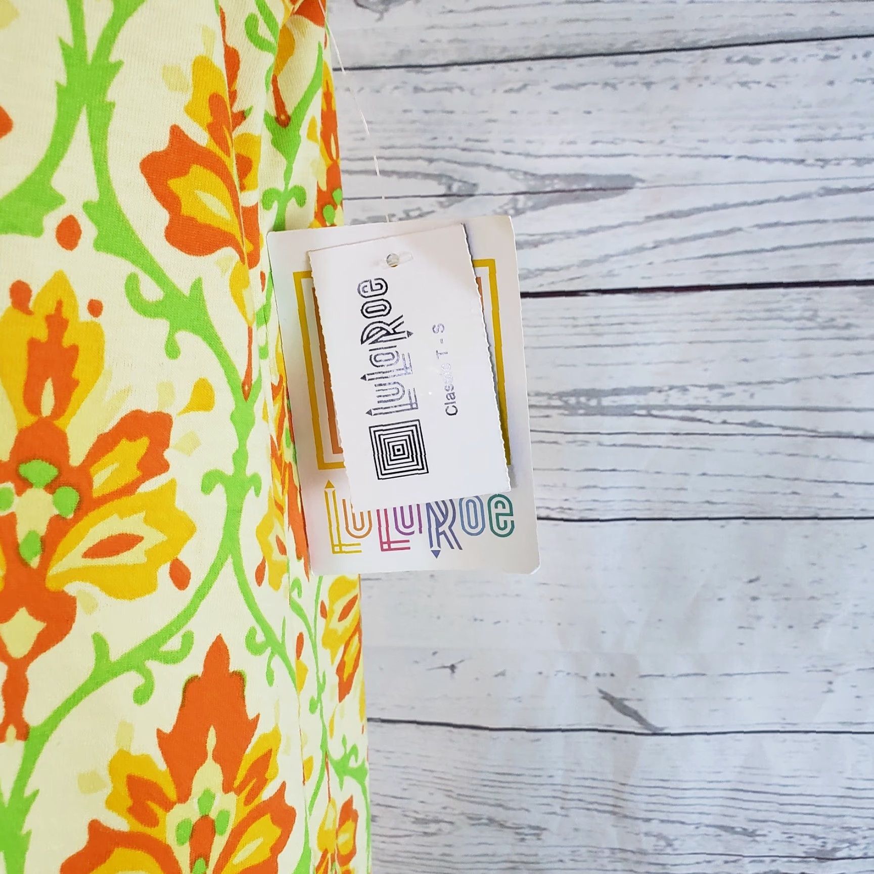 Vintage LuLaRoe Womens Classic T Sz S Yellow Orange Floral Short Sleeve Shirt Womens Shirts T-Shirt Tunic Casual Vintage: No Gender: Womens Size 28" / US 6 / IT 42 - 2 Thumbnail