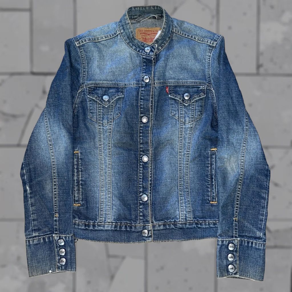 Levi's Levi's blue denim jacket Womens M snap button jacket Casual Denim Basic Jacket Mens? Ladies? Size M / US 6-8 / IT 42-44 - 1 Thumbnail