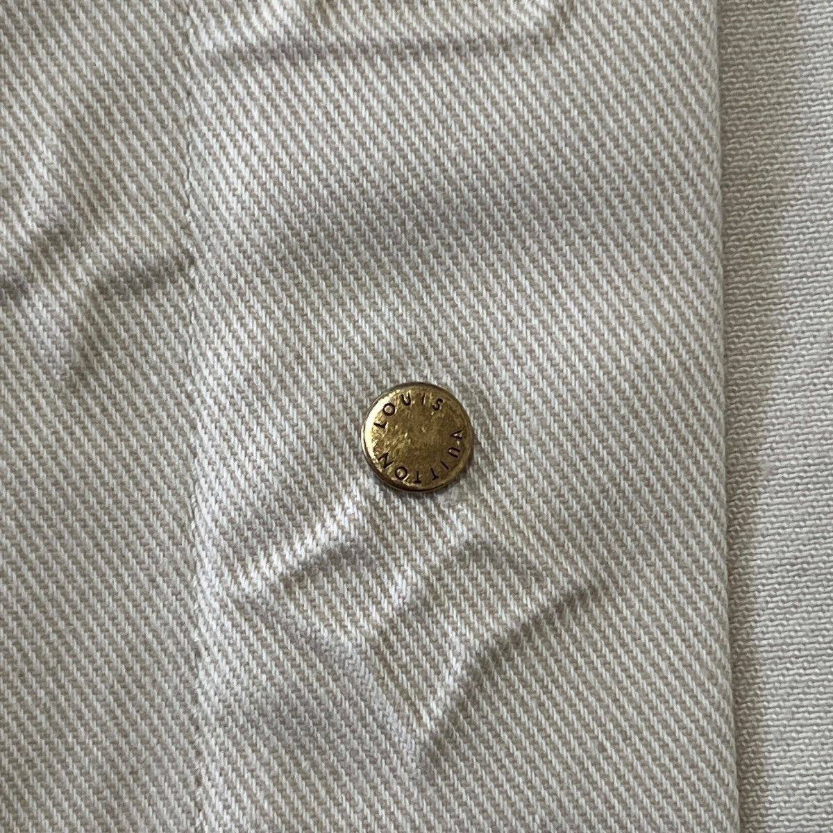 Louis Vuitton LOUIS VUITTON 2023FW Pre-Collection Monogram Embossed Shirt Size US XL / EU 56 / 4 - 5 Thumbnail