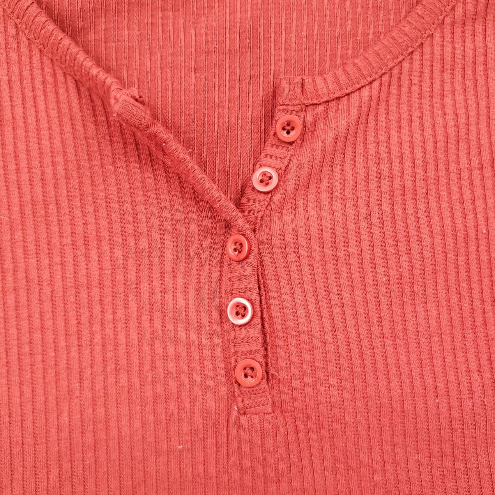 Vintage Rue21 T-Shirt Womens XS Red Cropped Henley Short Sleeve Ribbed Polyester Blend Size XS / US 0-2 / IT 36-38 - 5 Thumbnail
