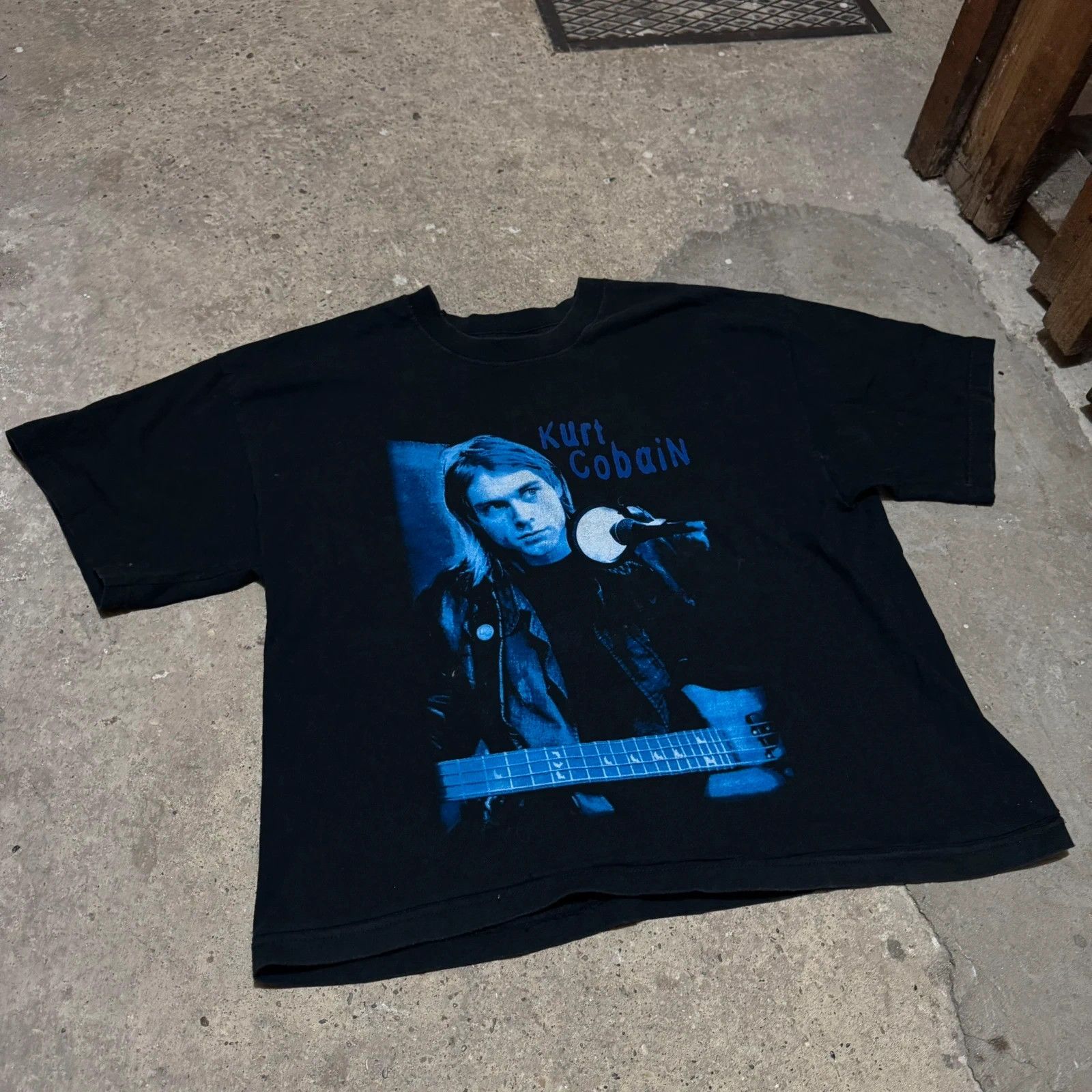 Band Tees Vintage 2000‘ Nirvana Kurt Cobain cropped boxy t-shirt Size US XL / EU 56 / 4 - 3 Thumbnail