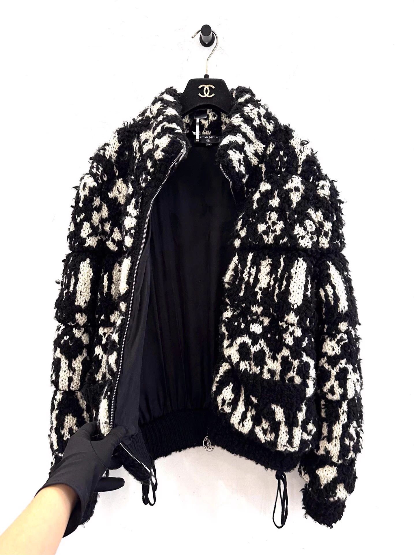 Chanel Chanel women's all over tassel logo down coat Size XS / US 0-2 / IT 36-38 - 4 Thumbnail