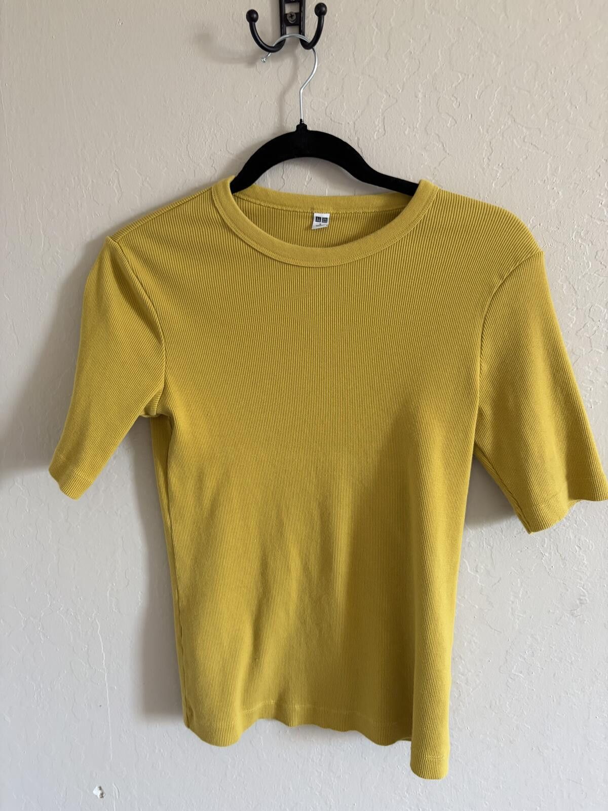 Uniqlo Uniqlo T shirt Size L / US 10 / IT 46 - 1 Thumbnail