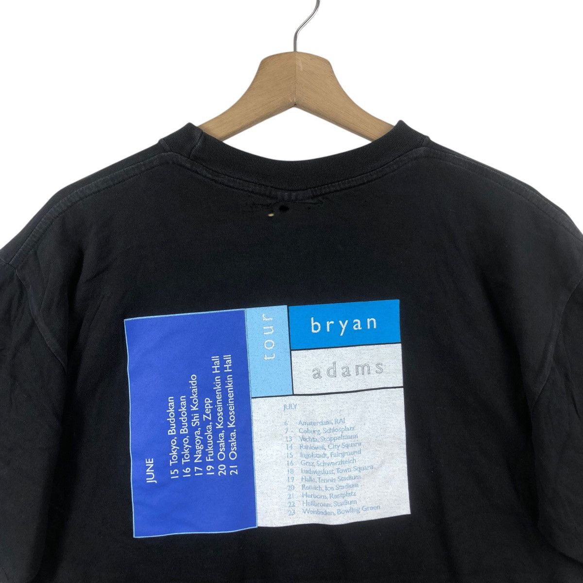 Vintage Vintage 90’ BRYAN ADAMS Waking Up The Neighbours Tee Shirt Size US L / EU 52-54 / 3 - 5 Thumbnail