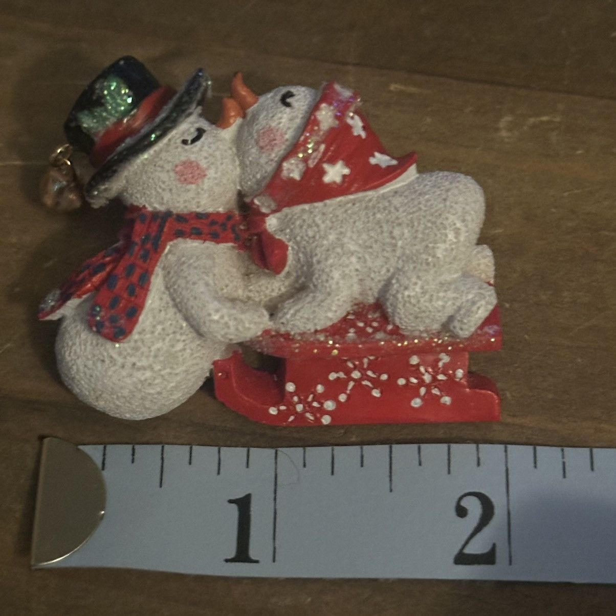 Vintage Vintage resin kissing snowmen brooch Size ONE SIZE - 2 Thumbnail