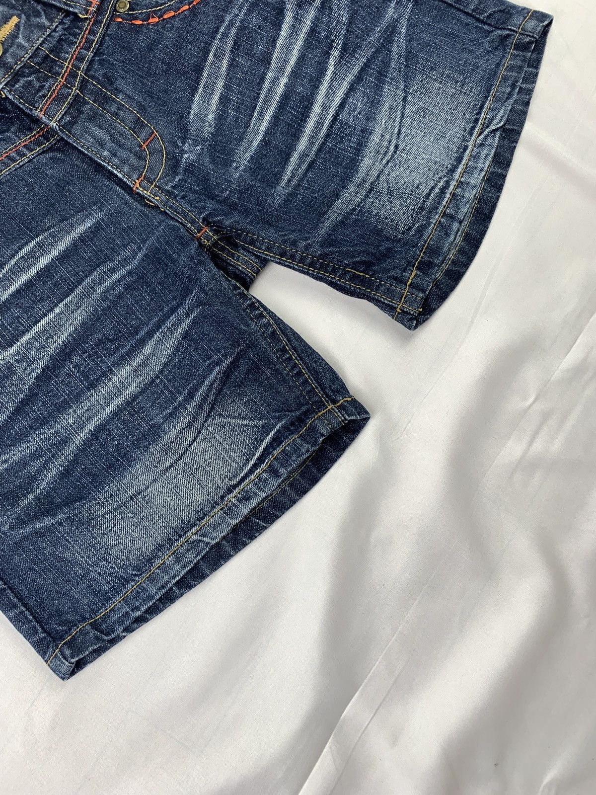 Japanese Brand y2k Dead Lock Japan Rose Tattoo Embroidered Jeans Shorts Size 30" / US 8 / IT 44 - 8 Thumbnail