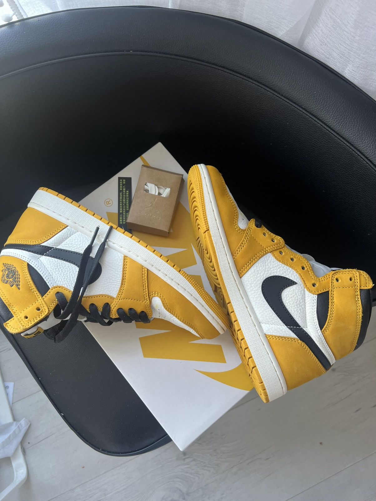 Jordan Brand × Nike Nike Air Jordan 1 High Retro OG Size US 7.5 / EU 40-41 - 3 Thumbnail