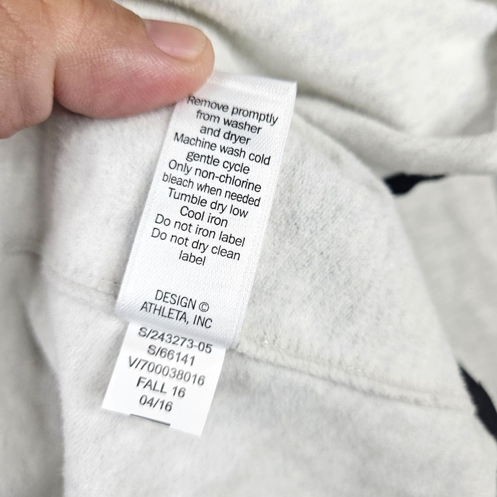 Athleta ATHLETA Hoodie Sweatshirt Pullover Women's L Light Grey Raglan Sleeve Logo Activewear All Seasons Seasonal Fall Winter Spring Summer Size L / US 10 / IT 46 - 6 Thumbnail
