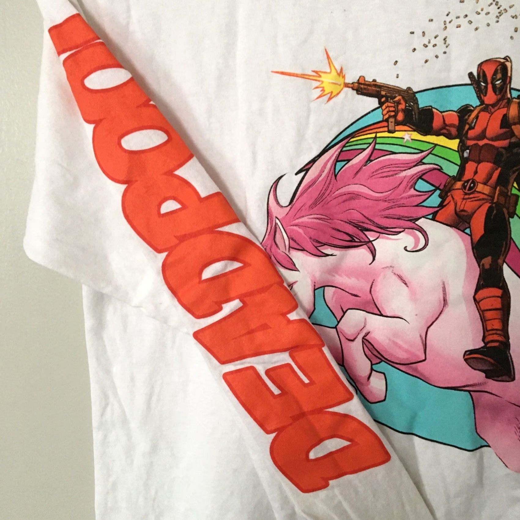 Vintage MARVEL Deadpool RIDING A PINK UNICORN RAINBOW LONG SLEEVE T-SHIRT M White Crew Neck Cotton Unisex Adults Regular Tee Boys Girls Men Women Size US M / EU 48-50 / 2 - 4 Thumbnail