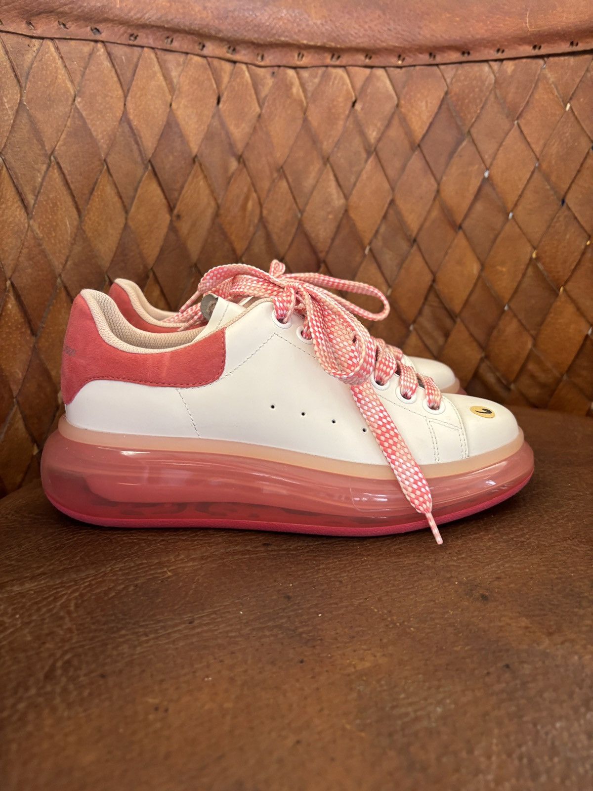 Alexander McQueen Alexander McQueen sneaker pink and white Size US 6 / IT 36 - 2 Thumbnail