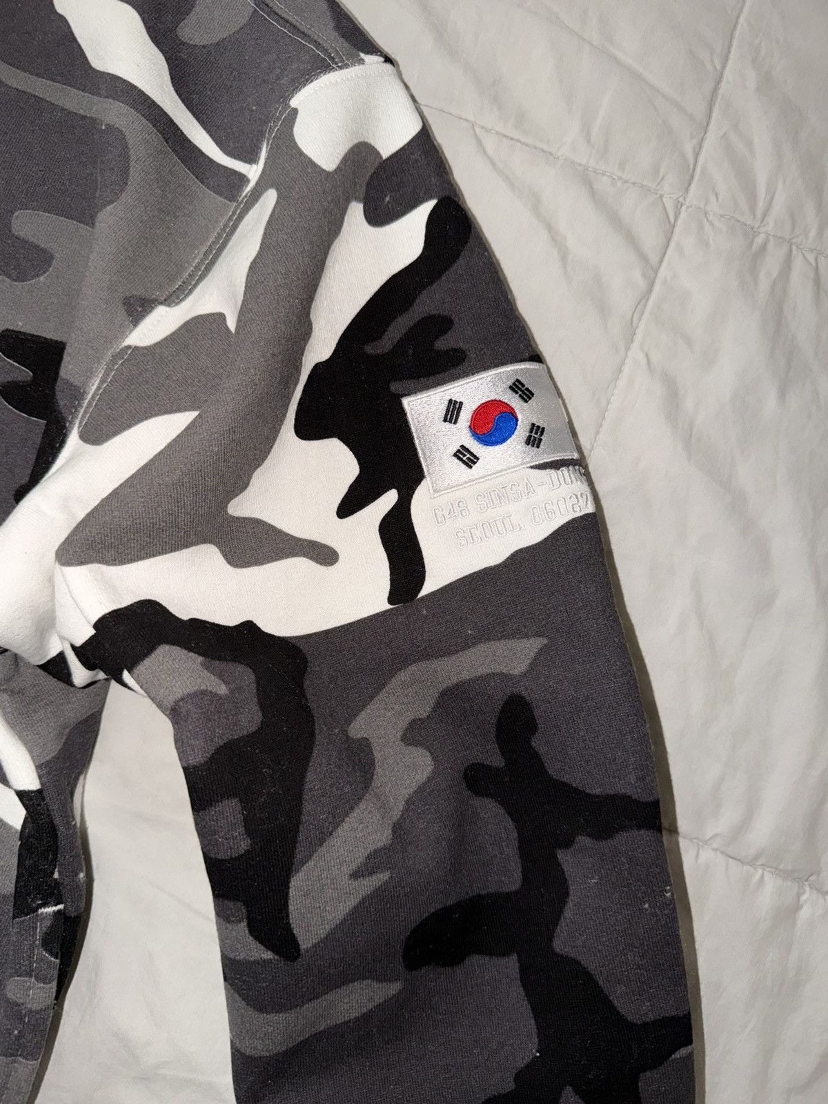 Supreme Supreme shop flag Seoul half zip pullover snow camo (medium) Size US M / EU 48-50 / 2 - 4 Thumbnail