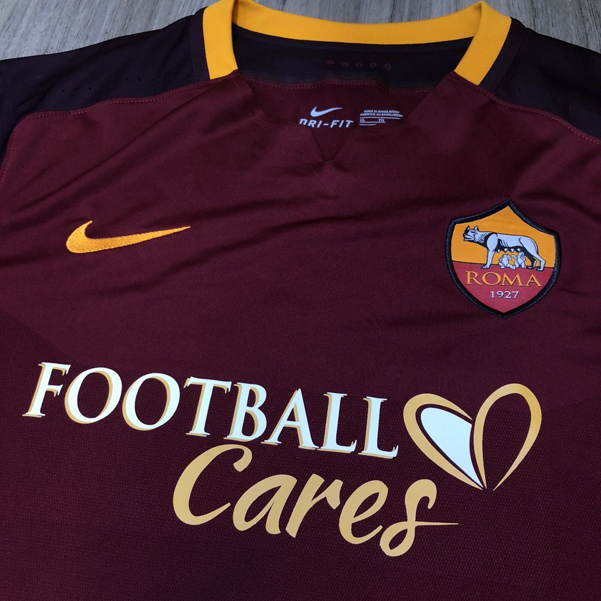 Nike Roma 15/16 player issue home shirt #10 Totti Size US XL / EU 56 / 4 - 3 Thumbnail