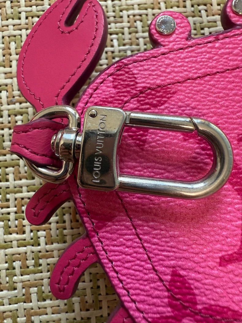 Louis Vuitton Louis Vuitton Dragon Fruit Crab Hanging Decoration Size ONE SIZE - 3 Thumbnail