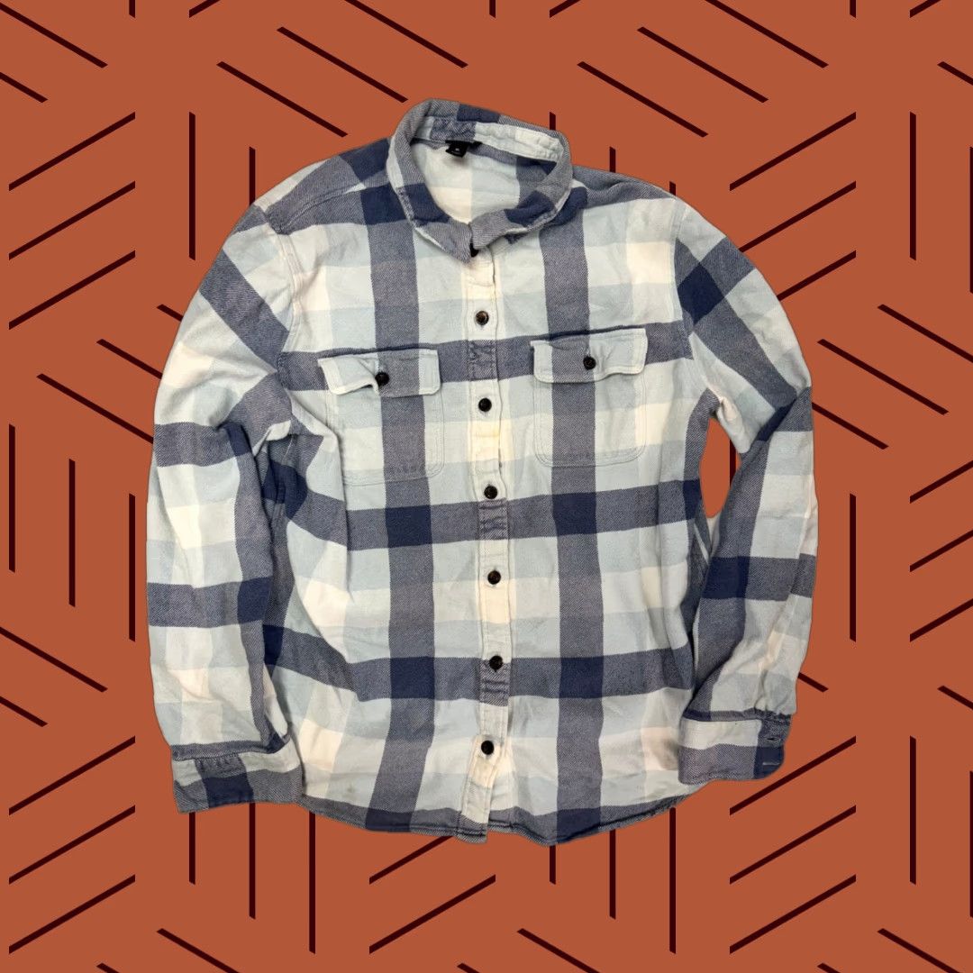 Patagonia VINTAGE Patagonia Women's XL Blue Plaid Organic Cotton Flannel Button-Down Shirt Size XL / US 12-14 / IT 48-50 - 1 Thumbnail