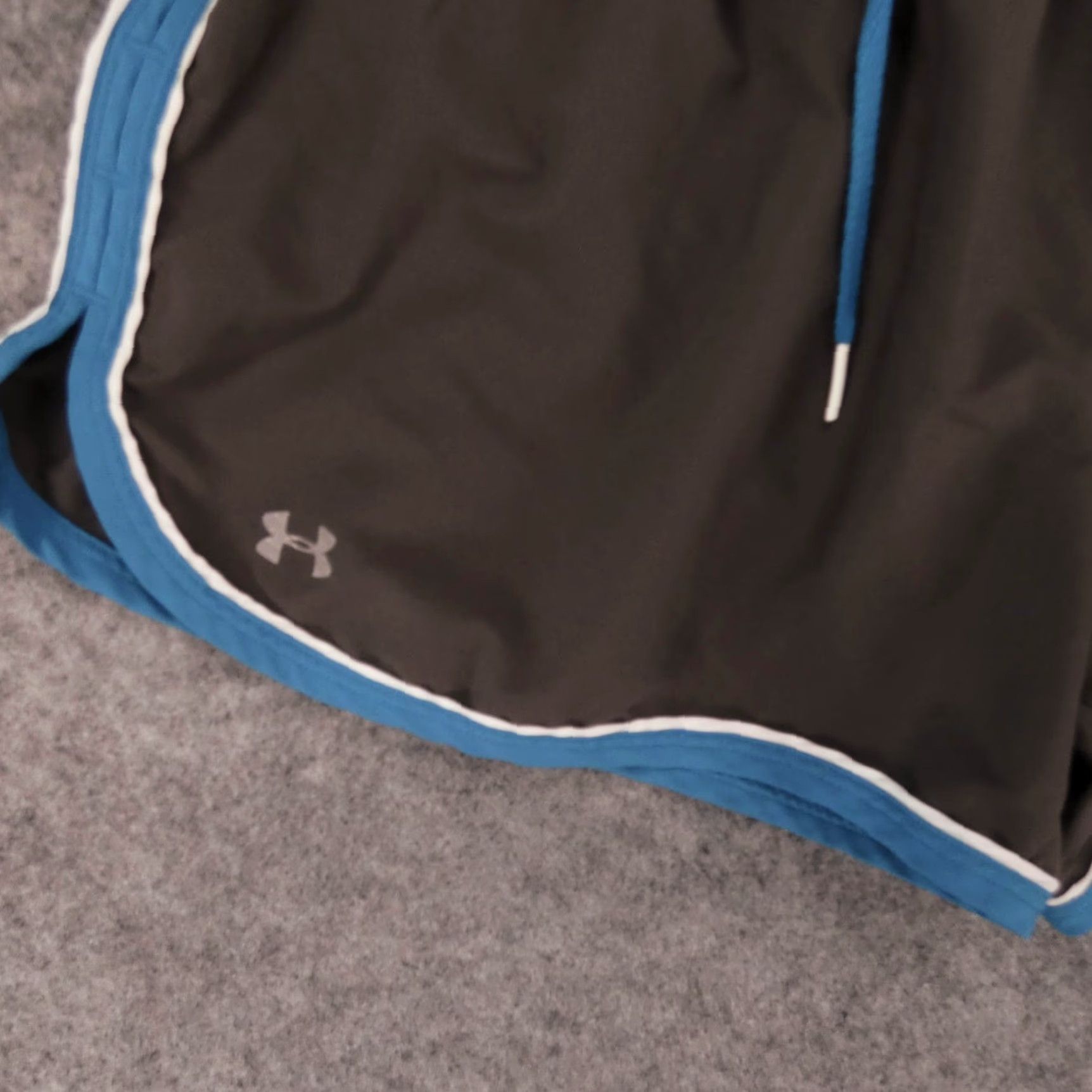 Under Armour Under Armour Shorts Womens Medium Athletic Gray Blue w Drawstring Lined 3 Inseam Regular Slim Semi-Fitted Size 30" / US 8 / IT 44 - 3 Thumbnail