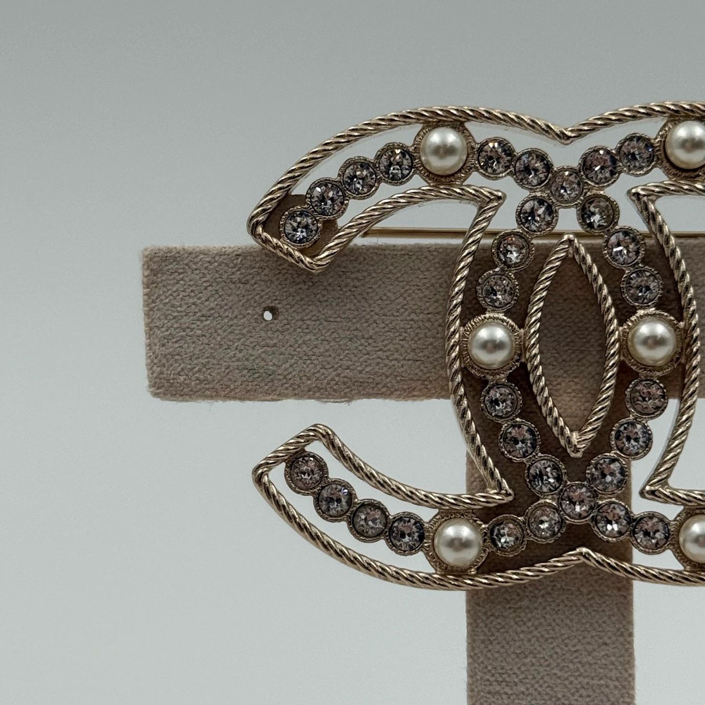 Chanel Chanel New Unused Brooch Size ONE SIZE - 2 Thumbnail