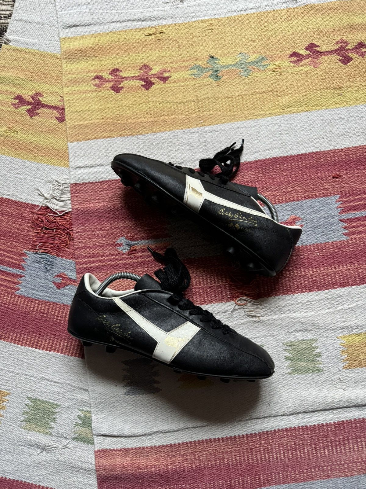 Genuine Leather Bobby Charlton FC Manchester United Gold Flag Leather Boots Size US 9 / EU 42 - 2 Thumbnail