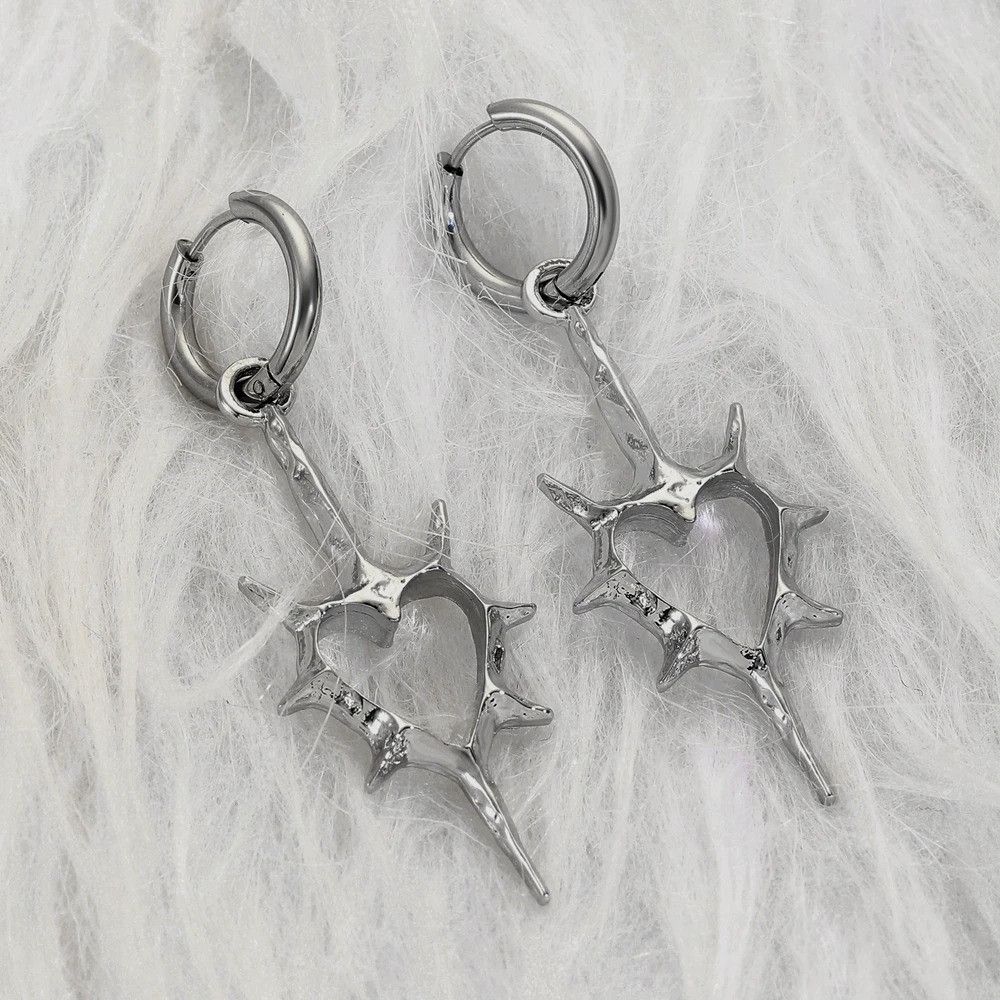 Japanese Brand × Vintage Y2K Thorn Spiked Heart Earrings Size ONE SIZE - 3 Thumbnail