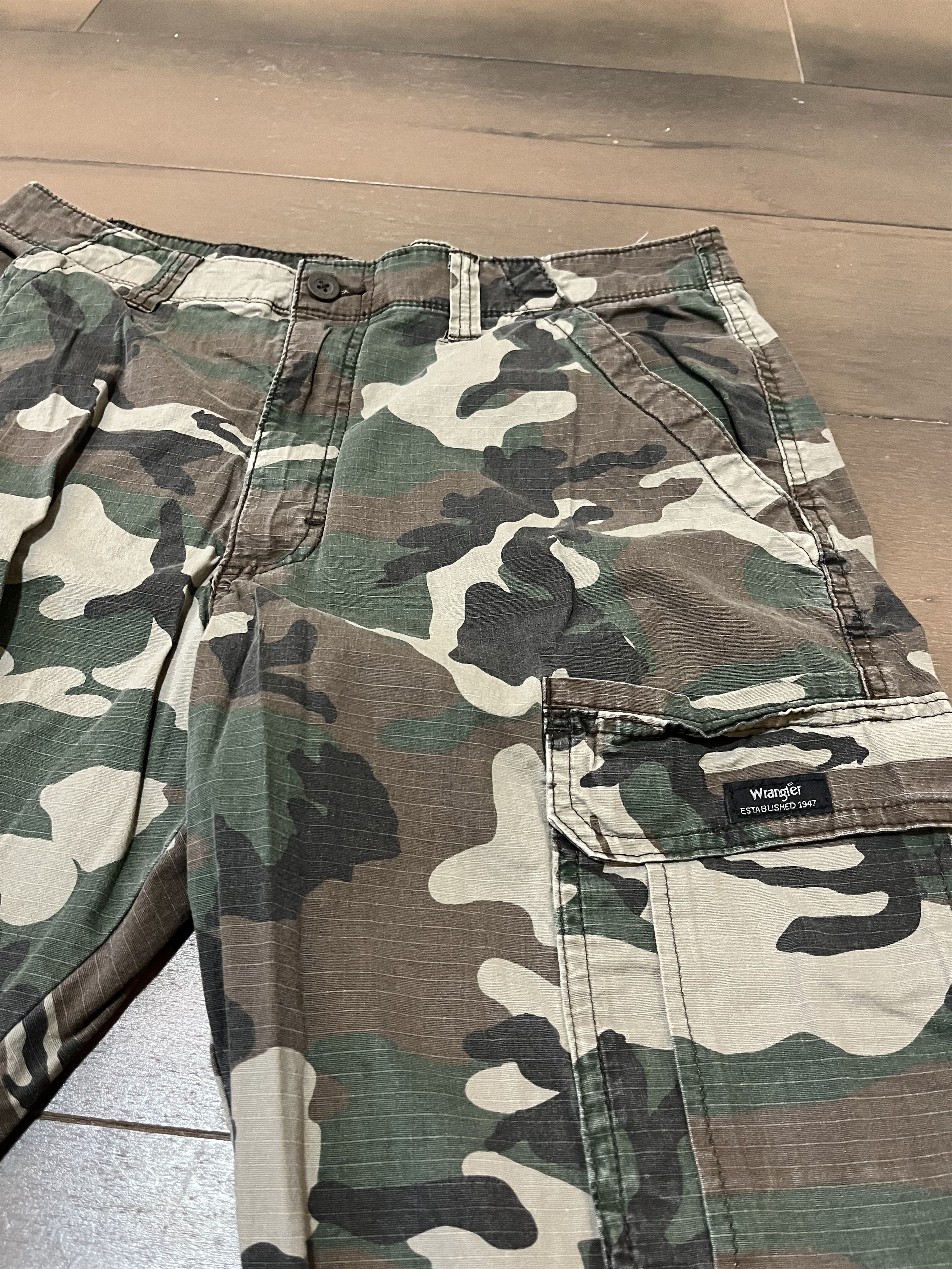 Wrangler Wrangler Camo Straight Cargo Pants Size US 33 - 2 Thumbnail