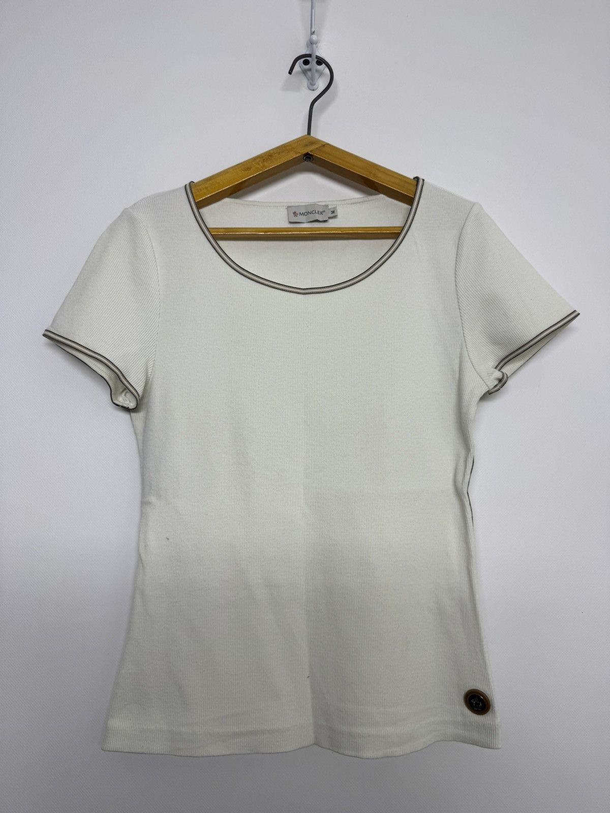 Moncler Vintage Moncler Luxury T-Shirt Size M / US 6-8 / IT 42-44 - 4 Thumbnail