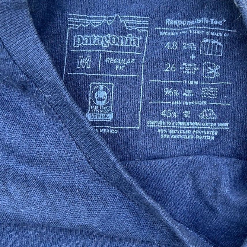 Patagonia VINTAGE Patagonia P-6 Back Logo Responsibili-Tee Short Sleeve Shirt Navy M Mens Size US M / EU 48-50 / 2 - 4 Thumbnail