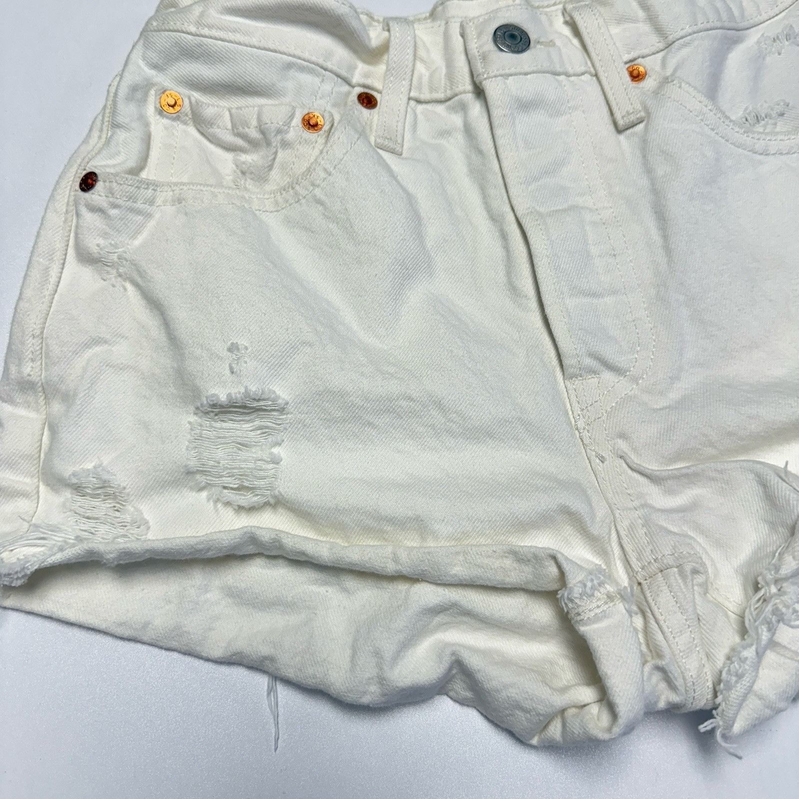 Levi's Levi's 501 Button Fly Denim Shorts Womens 26 White Distress Size 26" / US 2 / IT 38 - 3 Thumbnail