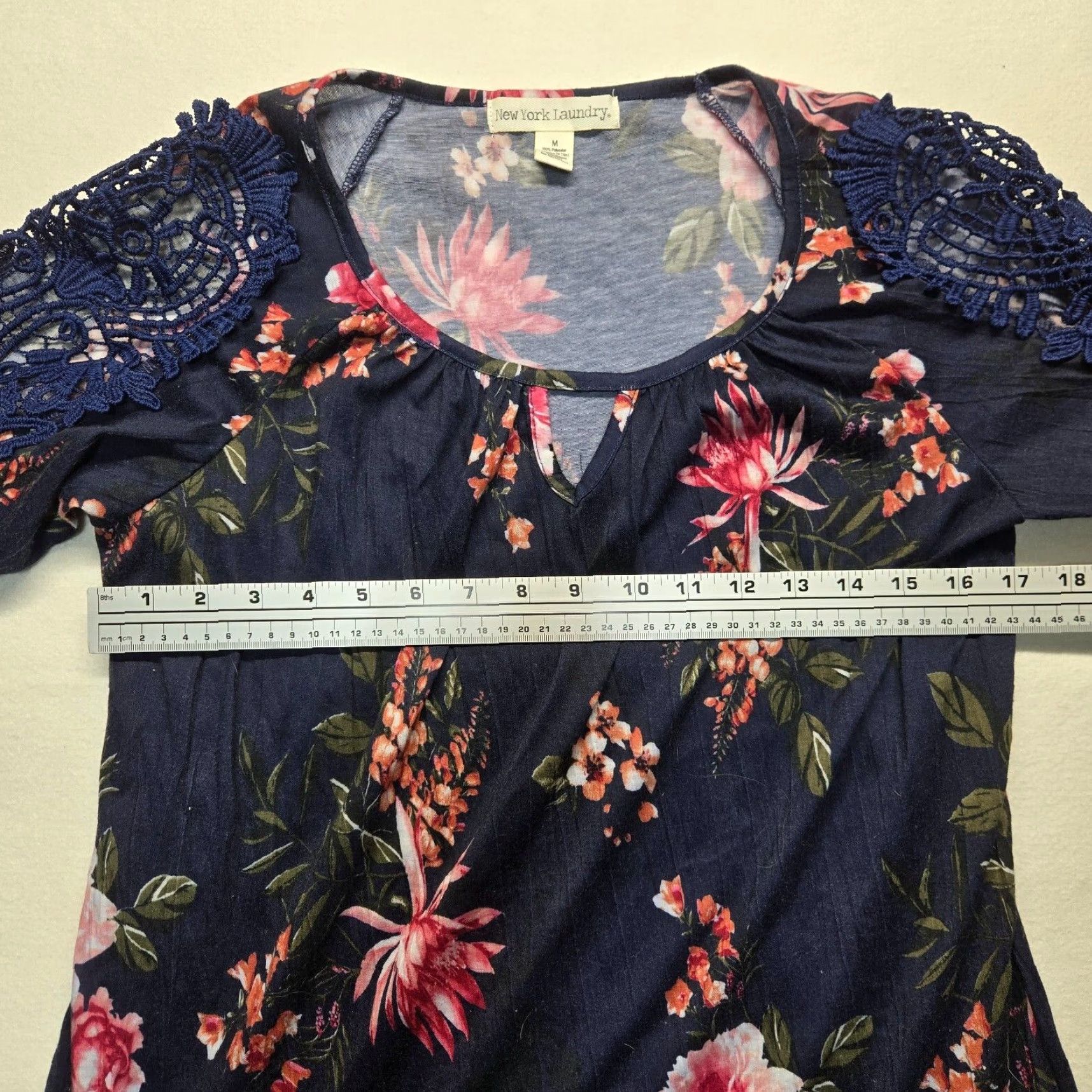Vintage New York Laundry Blouse Navy Blue Pink Floral Top Doily Lace Sleeves Women's Med Shirt Size M / US 6-8 / IT 42-44 - 4 Thumbnail