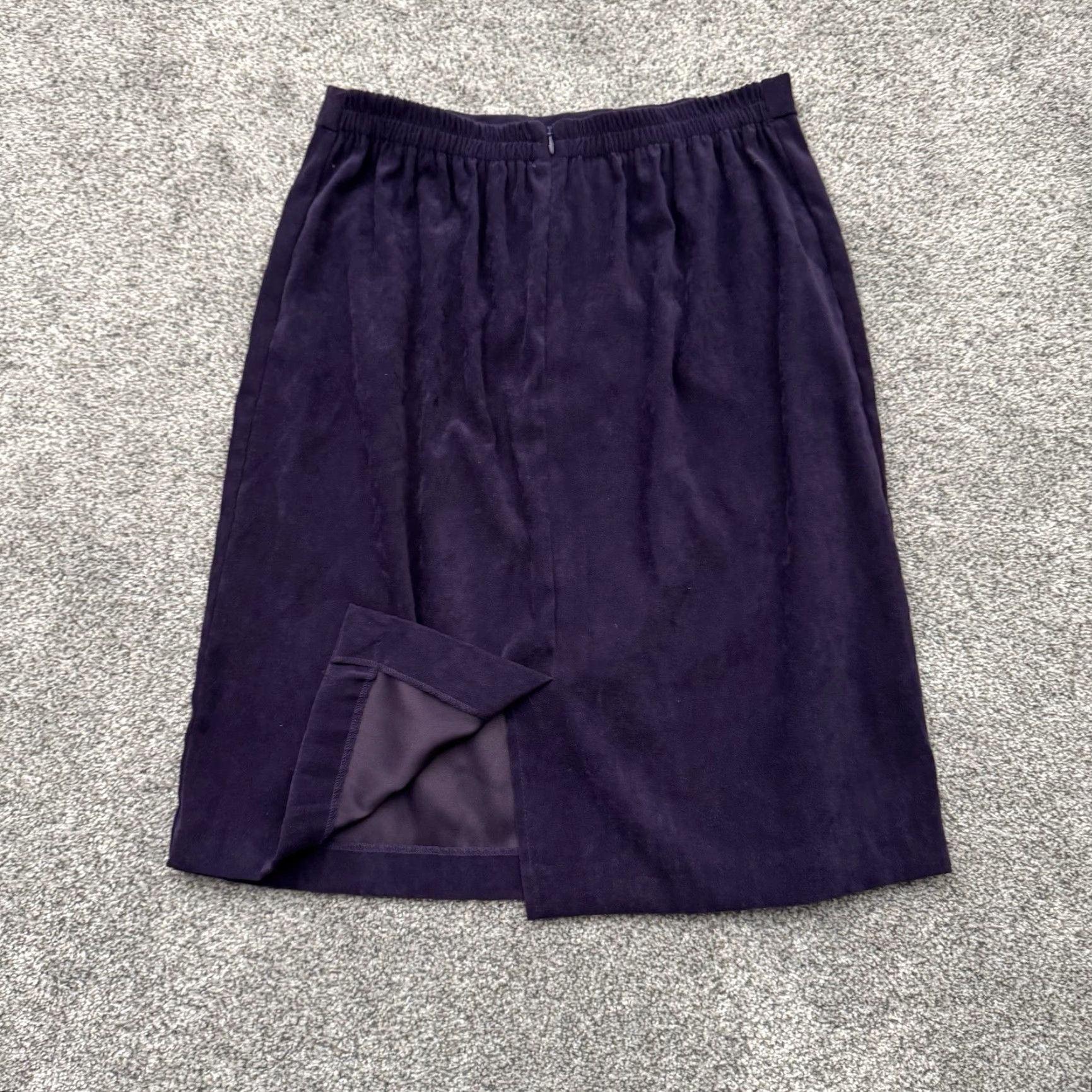 Velour VINTAGE 90s Skirt Size 12 Velour Office Evening Wear Chic Minimalist Timeless Purple 97% Polyester 3% Spandex Zipper Midi A-Line Ladies Women Size 34" / US 12 / IT 48 - 7 Thumbnail