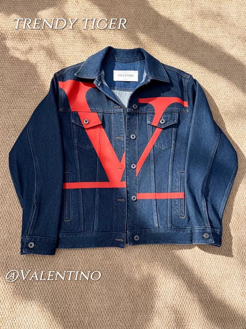 Valentino Valentino Large V letter single-breasted long-sleeved jack Size XXS / US 00 / IT 34 - 1 Thumbnail