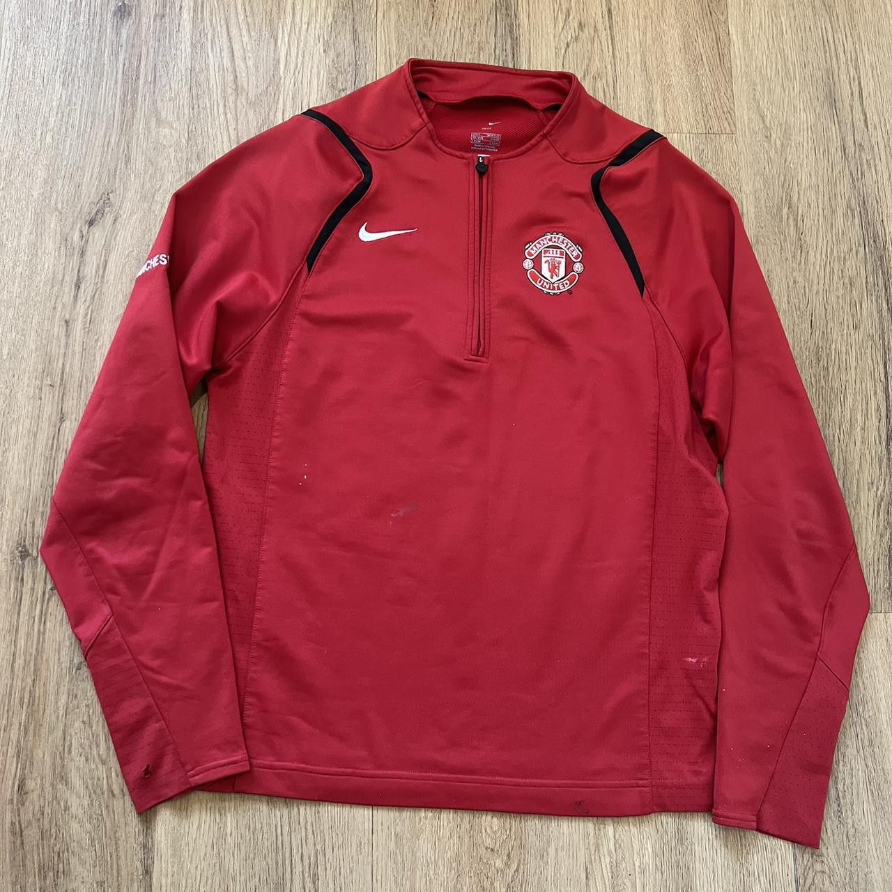 Nike 2005-06 Manchester United Nike Dri-Fit red quarter Size US S / EU 44-46 / 1 - 1 Thumbnail