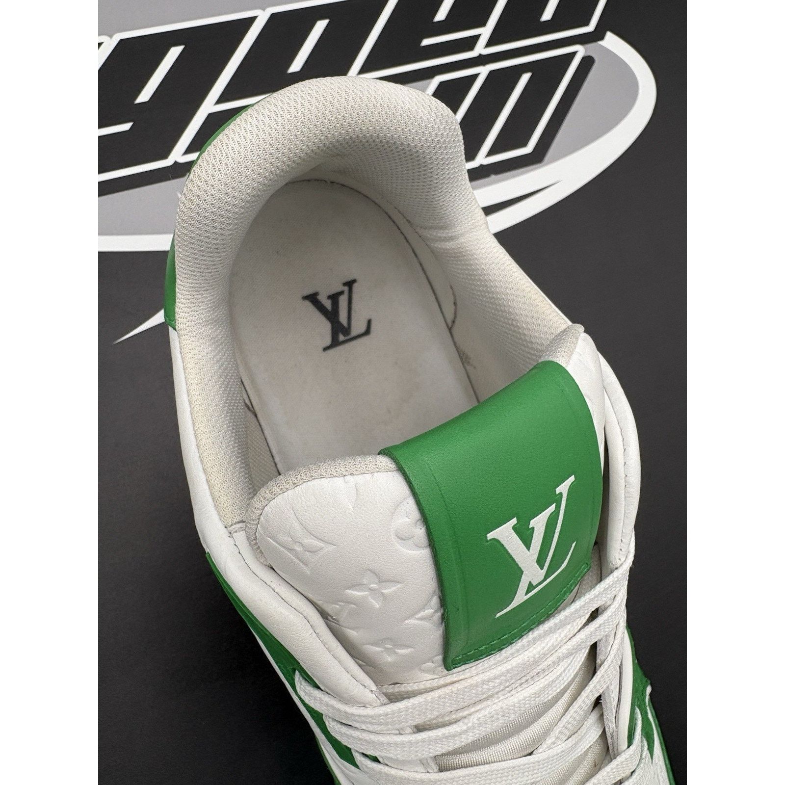 Louis Vuitton 10-10.5 US Louis Vuitton Trainer ' Green White ' VERY CLEAN Size US 10 / EU 43 - 12 Thumbnail