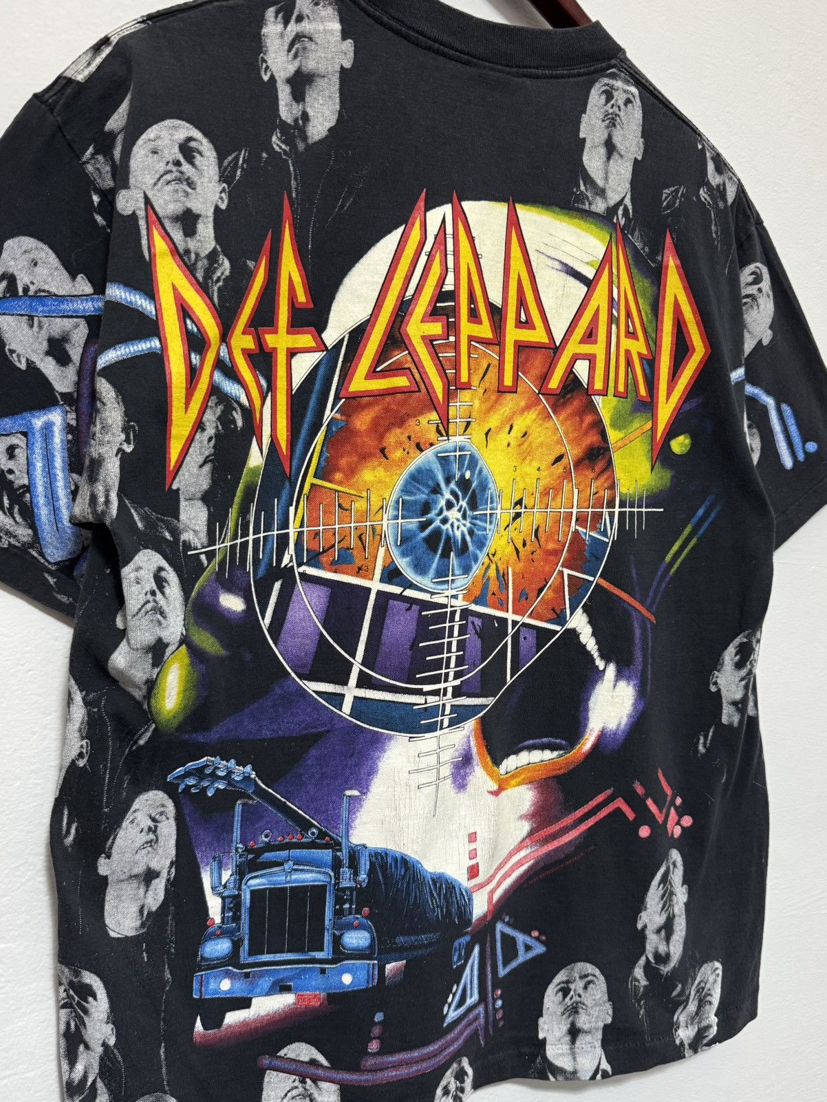 Band Tees Vintage Def Leppard 1992 All Over Print SingleStitch T-shirt Size US L / EU 52-54 / 3 - 7 Thumbnail