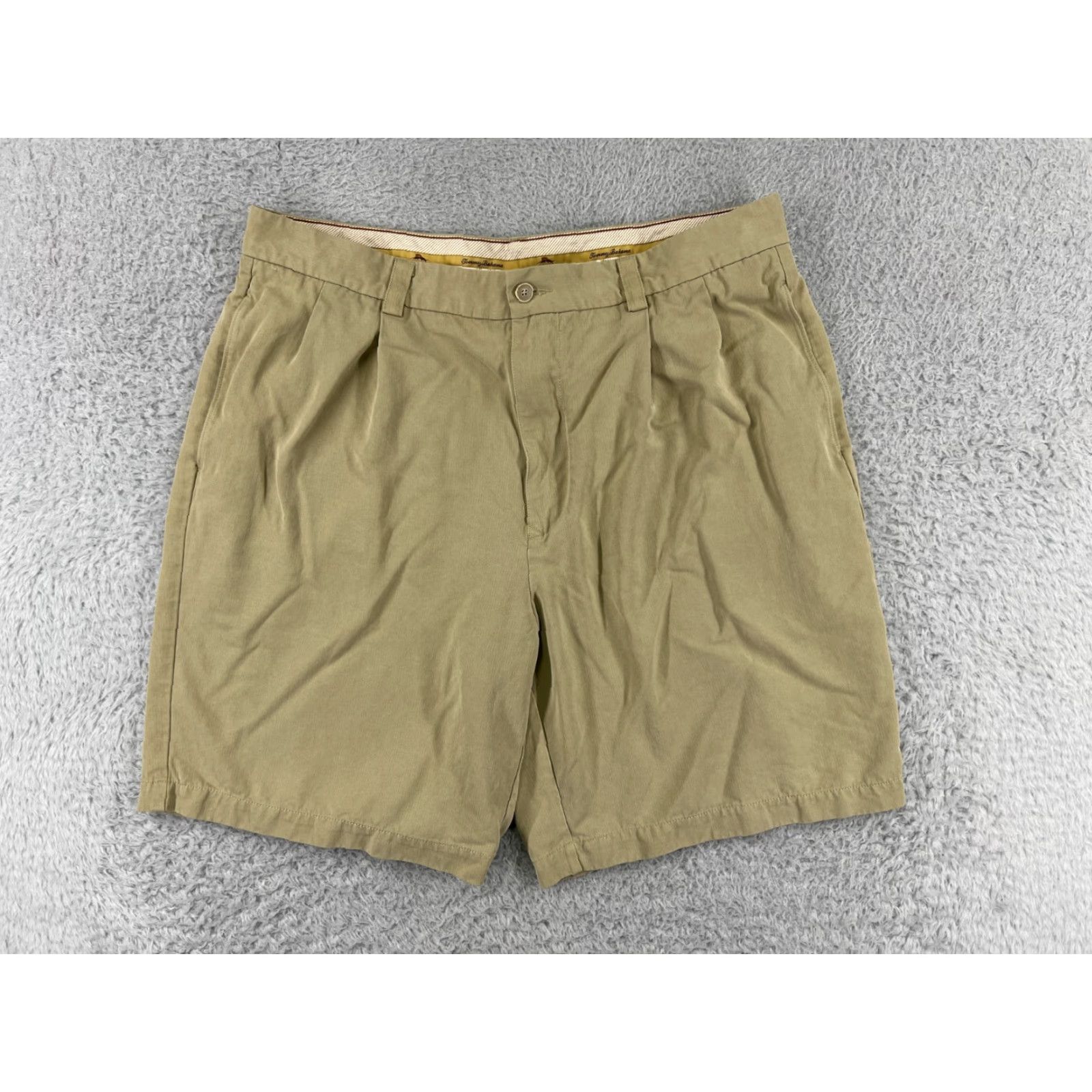 Tommy Bahama Tommy Bahama Shorts Mens 36 Beige Silk Pleated Front Comfort Waist Bermuda Beach Aloha 90s Mens Size US 36 / EU 52 - 2 Thumbnail