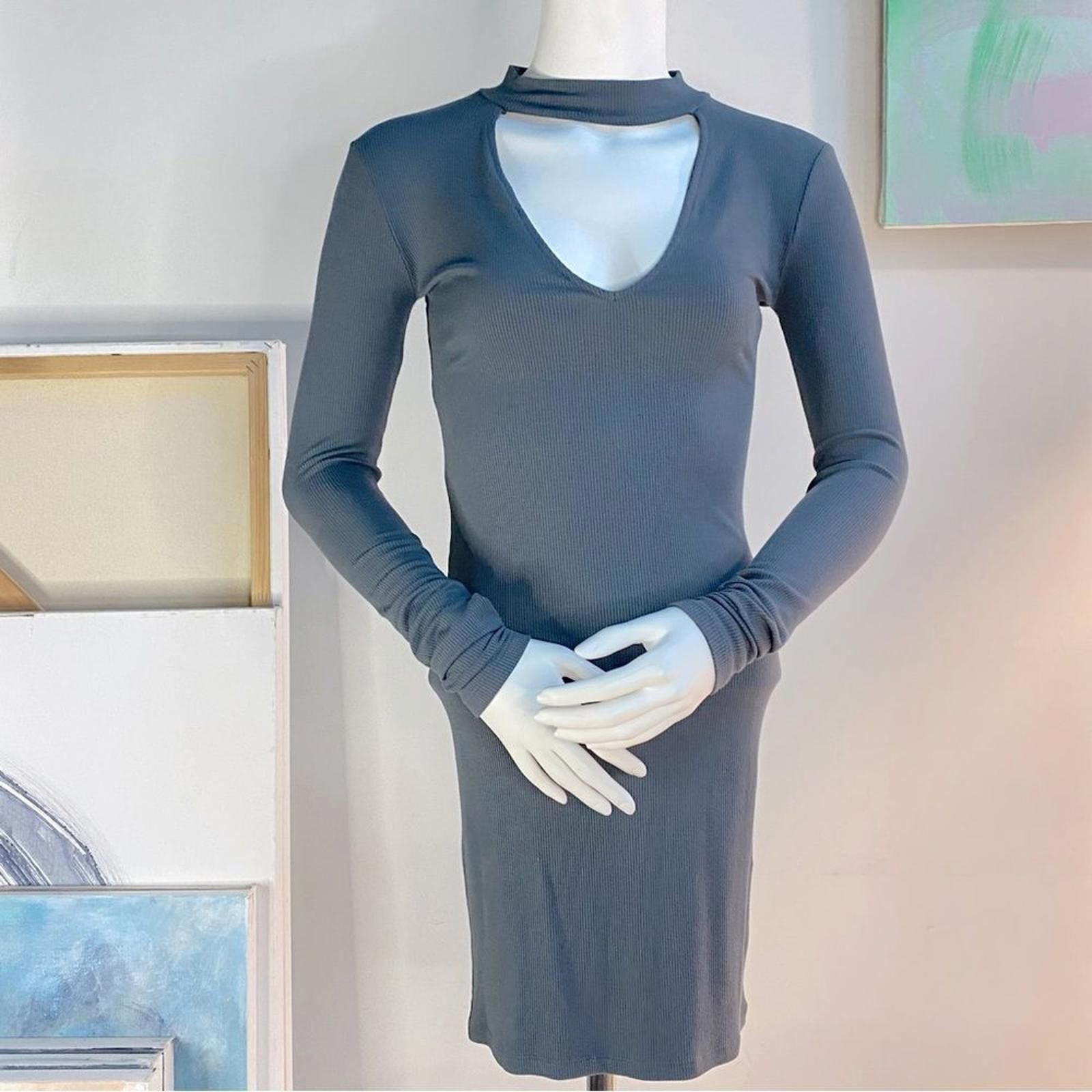 Forever 21 Forever 21 Ribbed V-Neck Cut-Out Lightweight Sweater Dress Size S / US 4 / IT 40 - 2 Thumbnail