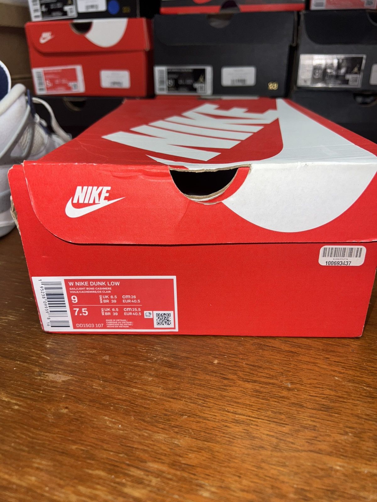 Nike WMNS Dunk Low Light Bone size 9W Size US 9 / IT 39 - 10 Thumbnail