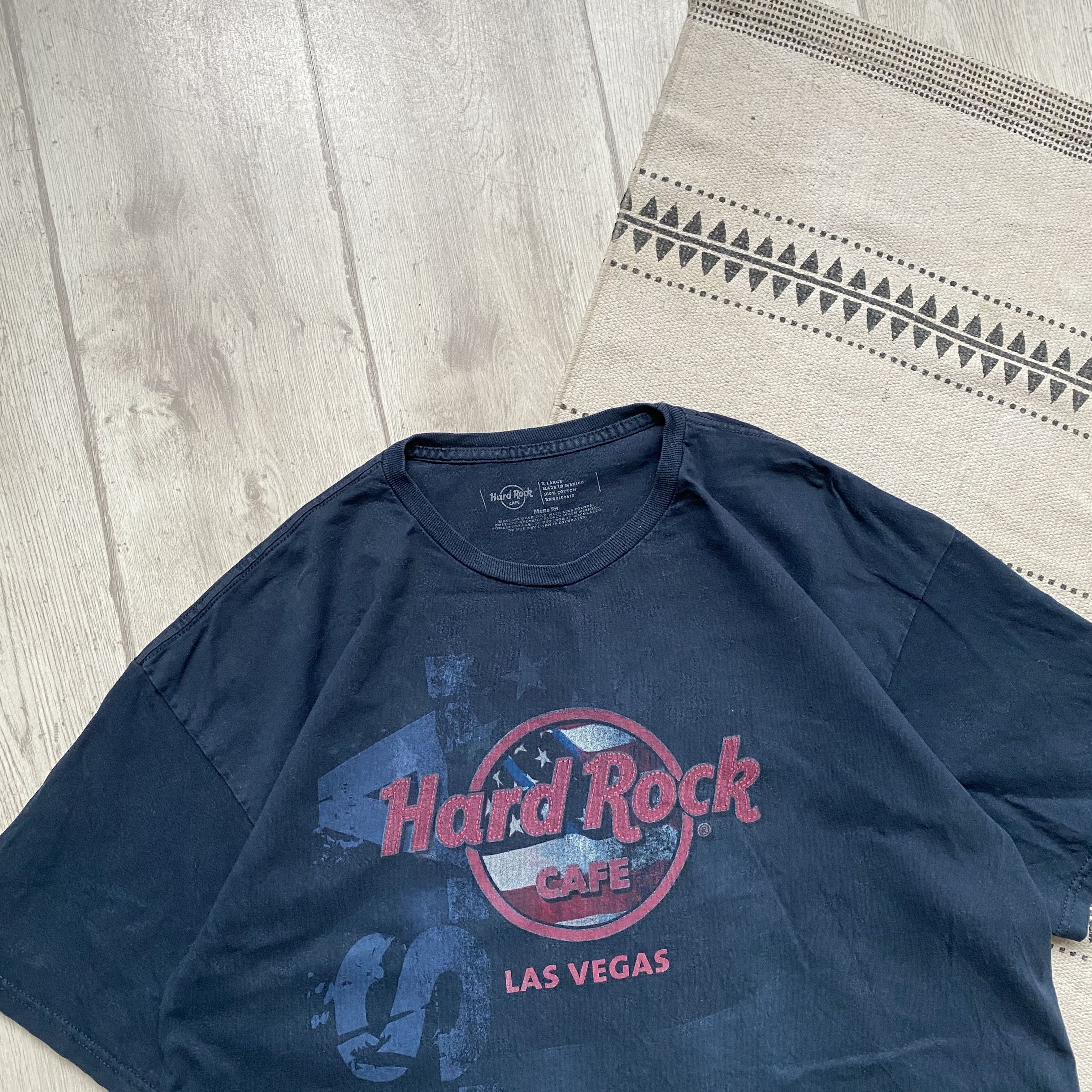 Band Tees 🎸Vintage Faded Hard Rock Cafe tee Las Vegas USA Flag Size US XL / EU 56 / 4 - 2 Thumbnail