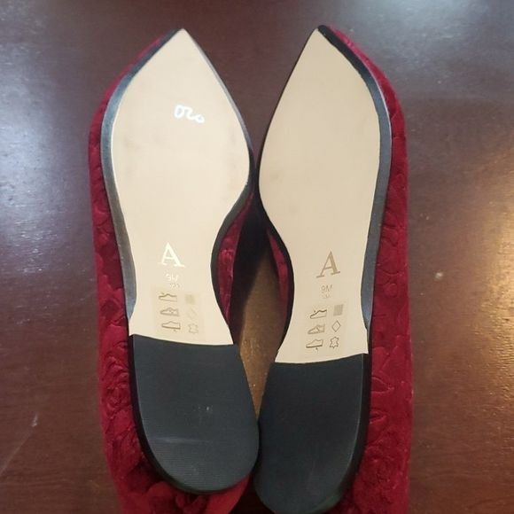 Anthropologie Anthropologie Marroon Velvet Design Slipon Sz 9 Loafers Shoe Size US 9 / IT 39 - 8 Thumbnail