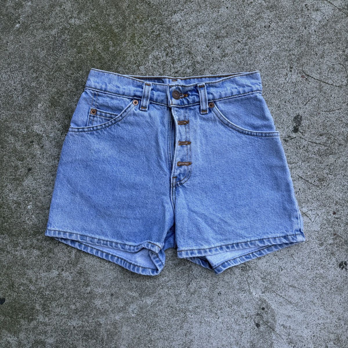 Levi's VINTAGE 90s LEVI’S WOMEN’S 950 RELAXED HIGH WAISTED SHORTS Size 24" / US 00 / IT 34 - 3 Thumbnail