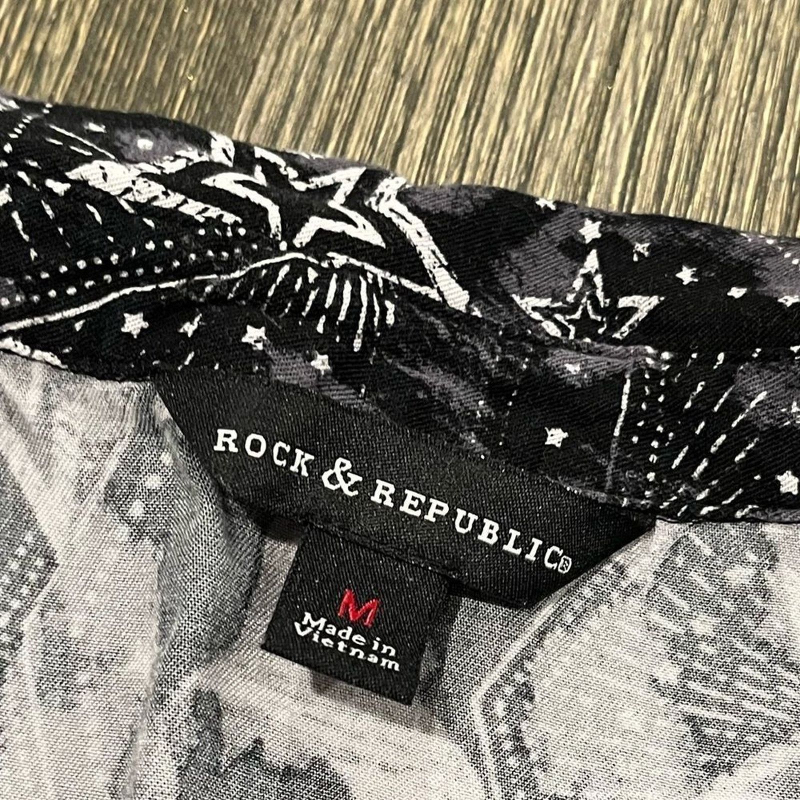 Rock & Republic Rock & Republic Button Up Shirt Celestial Stars Roll Tab M Size M / US 6-8 / IT 42-44 - 2 Thumbnail