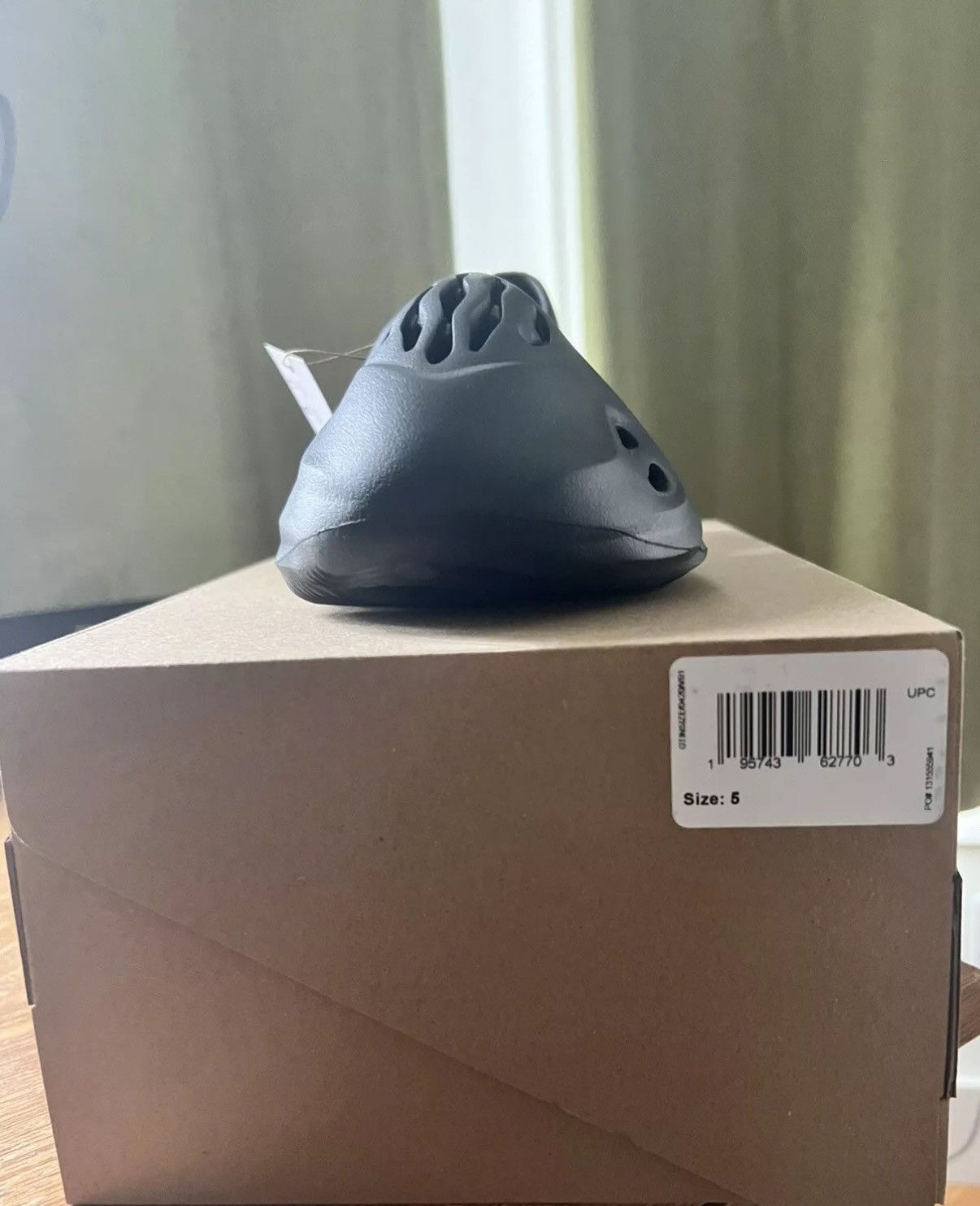 Adidas × Kanye West Size 5 - adidas Yeezy Foam RNR - Onyx/HP8739 (DS) Size US 5 / EU 37 - 4 Thumbnail