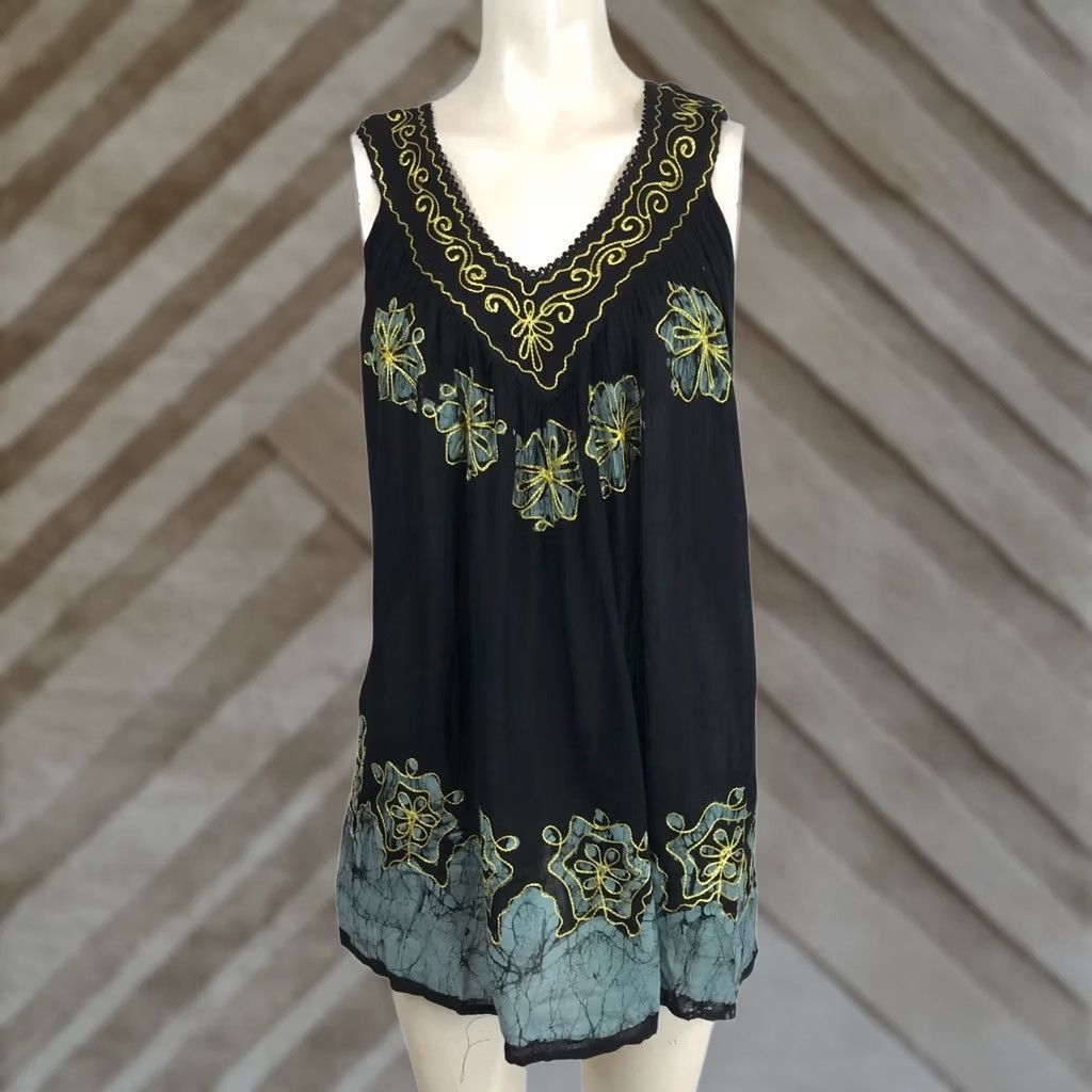 Vintage SAKKAS WOMEN'S FREE SIZE BLACK/MINT SLEEVELESS V NECK EMBROIDERED TOP Size ONE SIZE - 1 Thumbnail