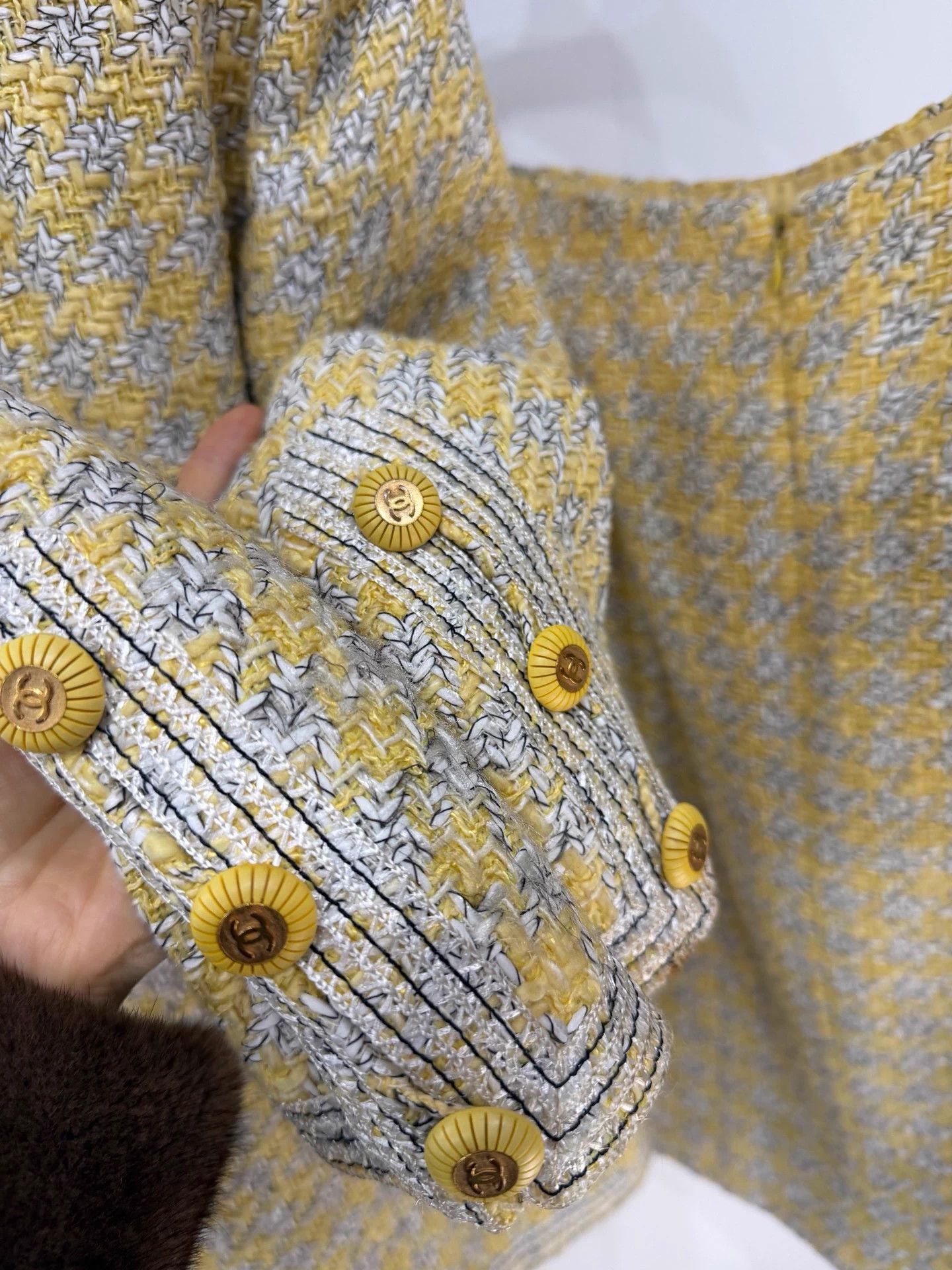 Chanel Chanel 93 Runway Wool Yellow Daisy Button Set Size XS / US 0-2 / IT 36-38 - 7 Thumbnail