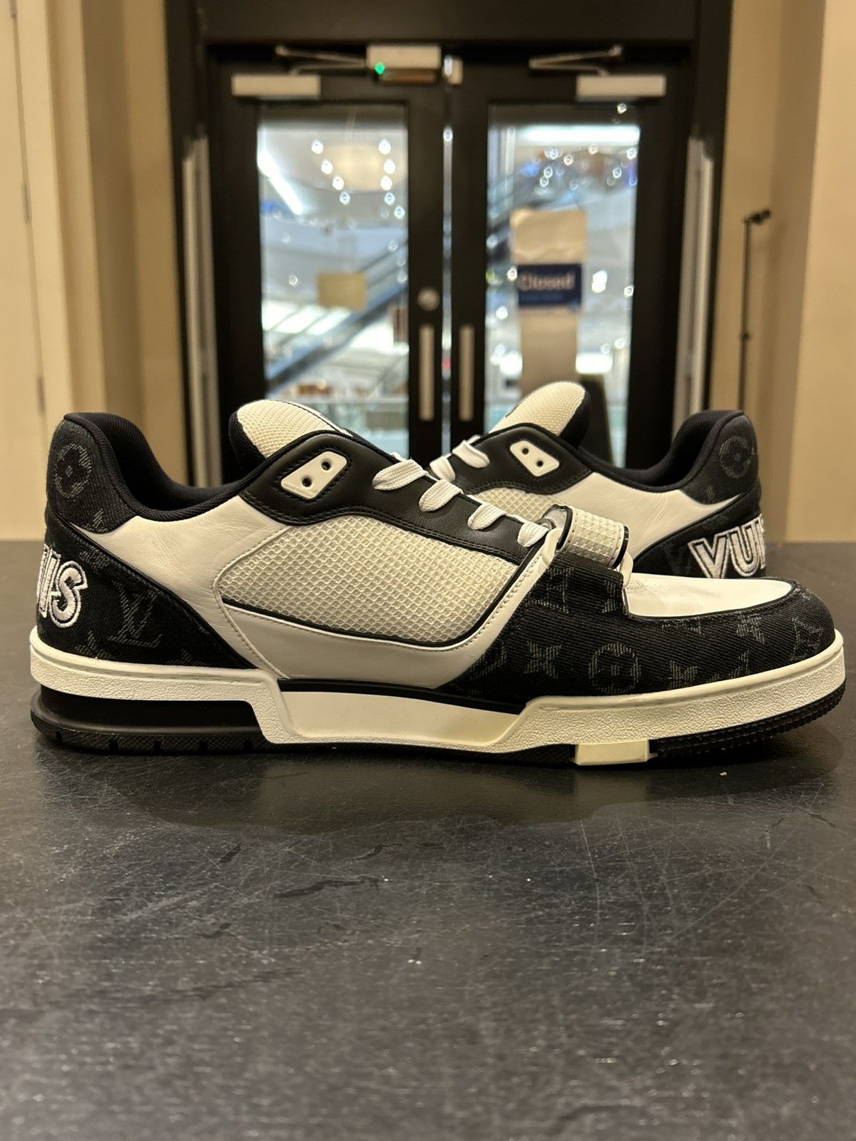 Louis Vuitton Louis Vuitton Trainer Strap - White Black Size US 13 / EU 46 - 3 Thumbnail
