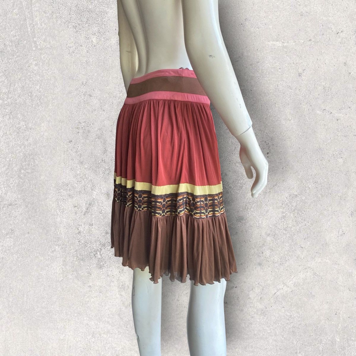Gucci 2006 Gucci Silk Skirt Size 26" / US 2 / IT 38 - 3 Thumbnail