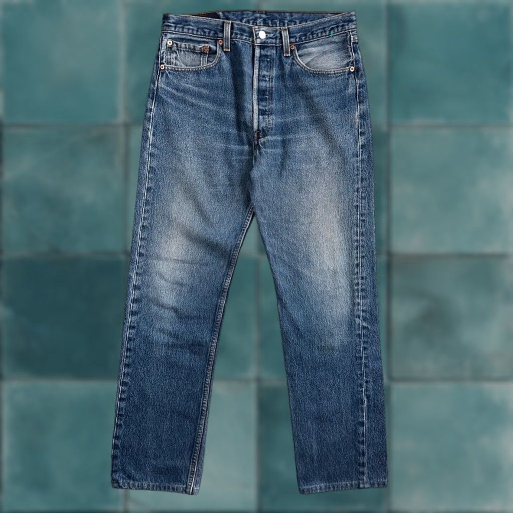 Levi's VINTAGE Levi's 501 Jeans Men 34x30 Blue Light Wash 90s USA Straight Classic 34 Regular Denim Cotton Button Rise Mid (10-12 in) Size US 34 / EU 50 - 1 Thumbnail