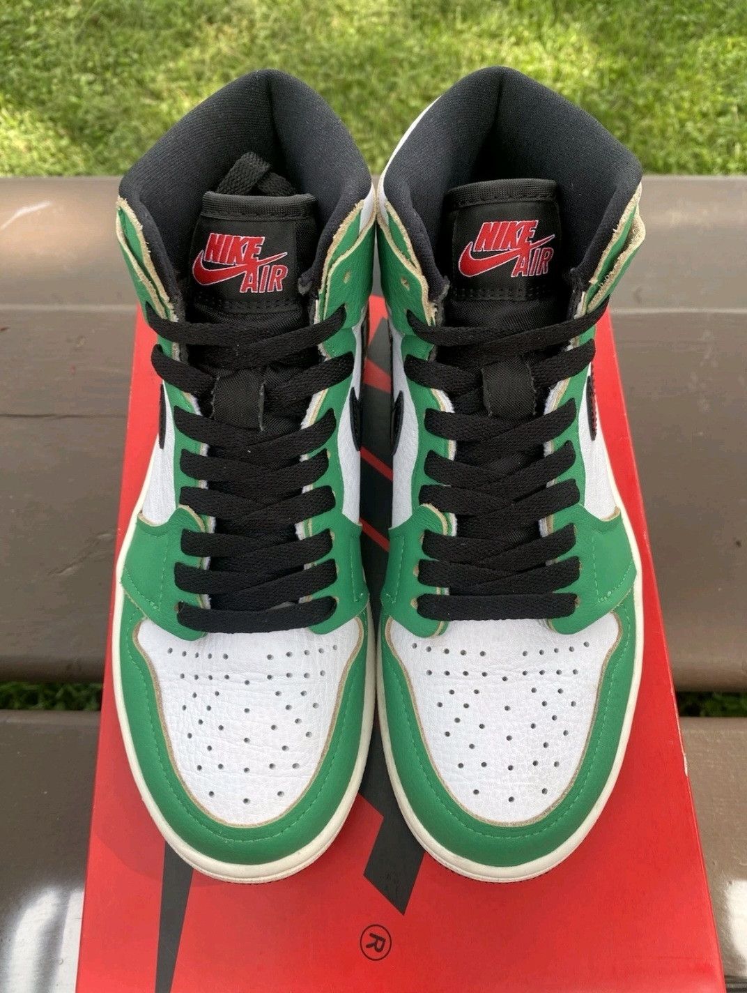 Jordan Brand Wmns Nike Air Jordan Retro 1 High OG Lucky Green Size 6 Size US 6 / IT 36 - 2 Thumbnail